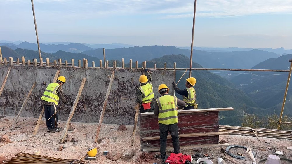 筑路修橋后，群山闊然時 ——劍閣縣下寺至利州區(qū)月壩公路項目（三個石至硝洞埡段）高質(zhì)量建設(shè)側(cè)記