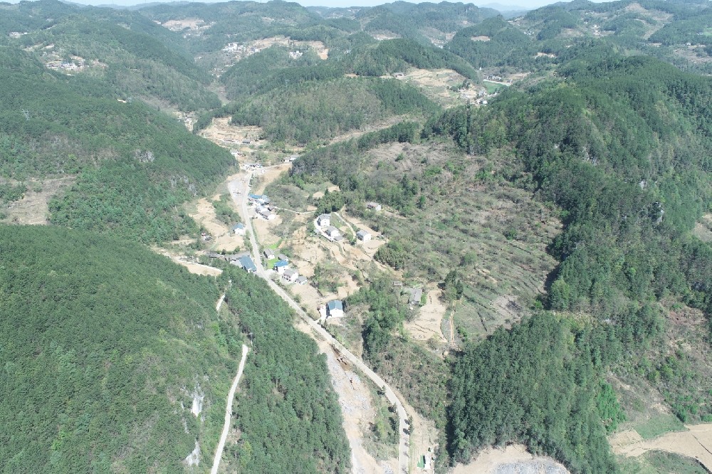 路愈寬，景愈明，可待漫慢行——朝天區(qū)曾家鎮(zhèn)（曾家場(chǎng)鎮(zhèn)至榮樂(lè)養(yǎng)生谷）段道路改建工程建設(shè)側(cè)記